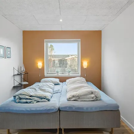 Сasa de vacaciones 4 Bedroom Awesome In