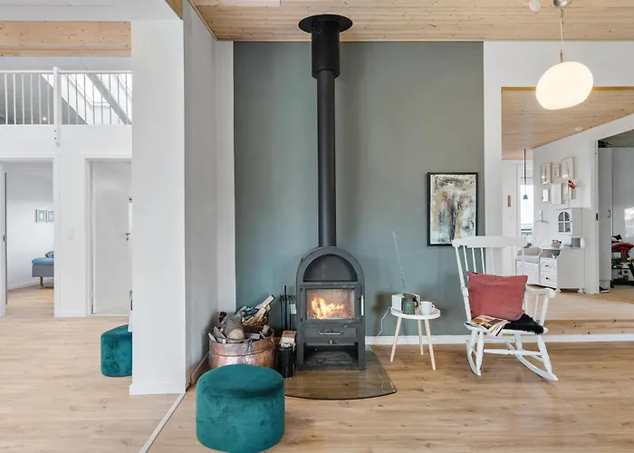 Holiday home 4 Bedroom Awesome In *