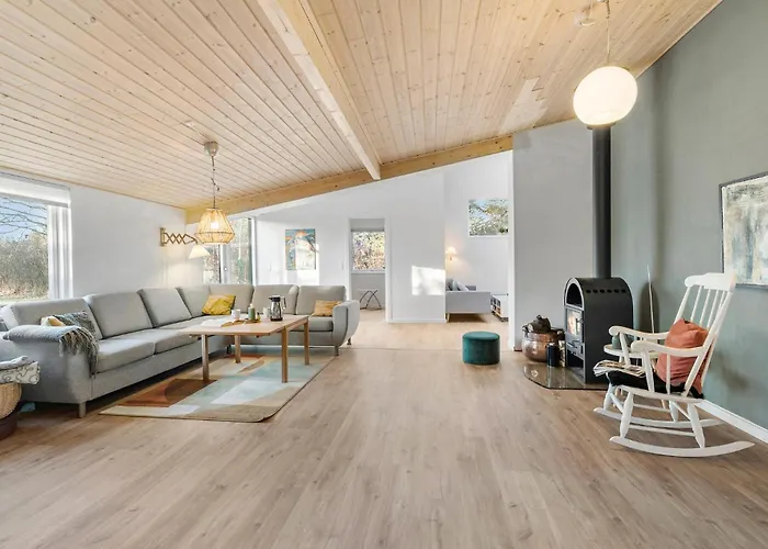 Holiday home 4 Bedroom Awesome In *