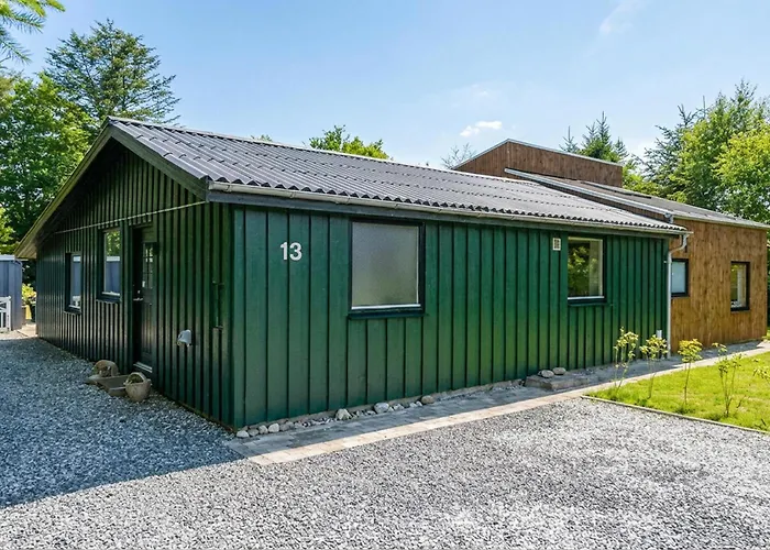 Holiday home 4 Bedroom Awesome In *